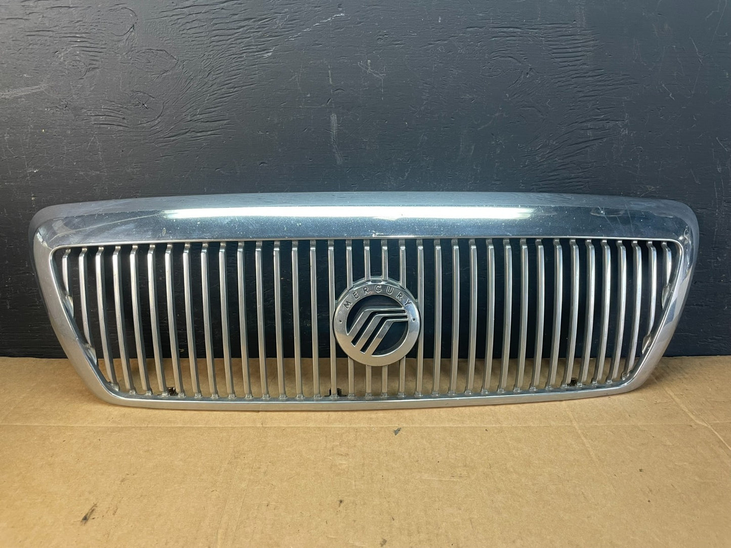 2003 to 2005 Mercury Grand Marquis Front Upper Grill Grille AC5076 DG0