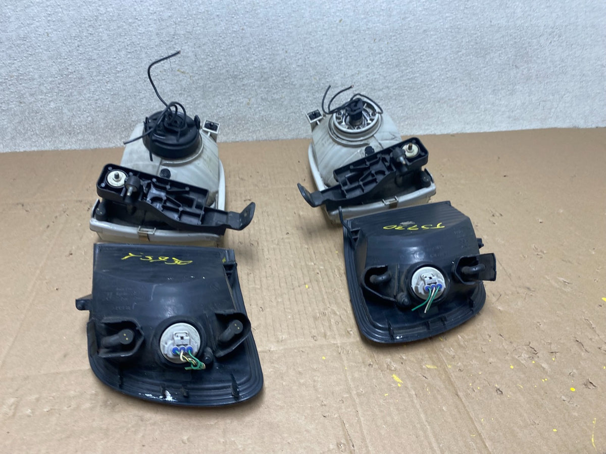 2001 2002 2003 Toyota Sienna Left+Right Side Set Headlights Halogen T5730 DW14