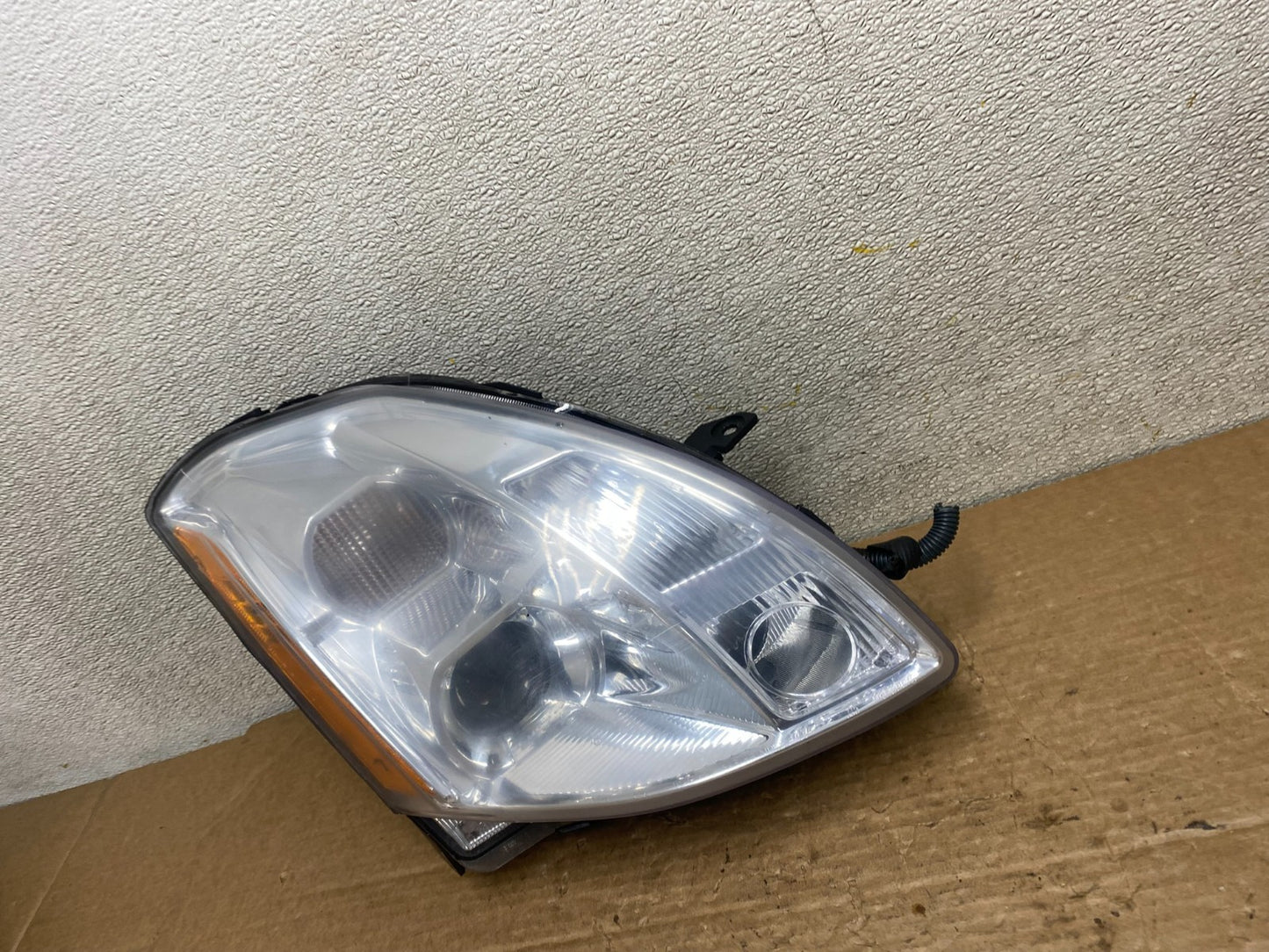 2004 2005 2006 Nissan Maxima Right Passenger Side Headlight Xenon HID Z2807 DW1