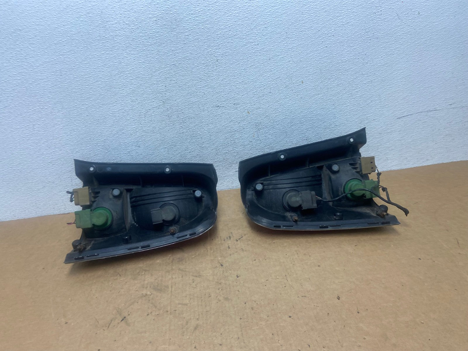 2005 2006 2007 Mercury Mariner Left + Right Tail Lights AD5191 LK3