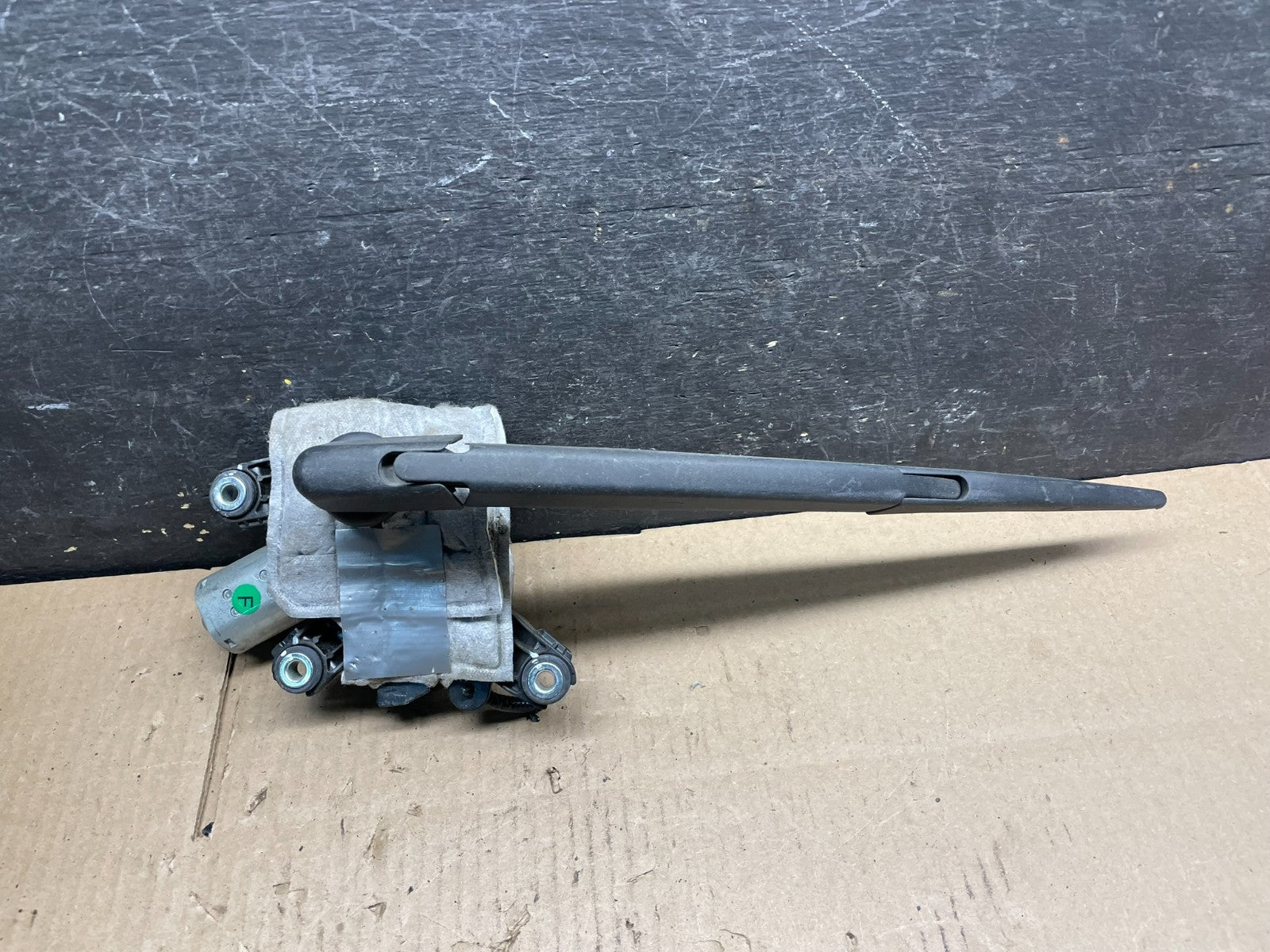2013-2016 Nissan Pathfinder Back Door Rear Wiper Motor Wiper Blade V8828 DG0