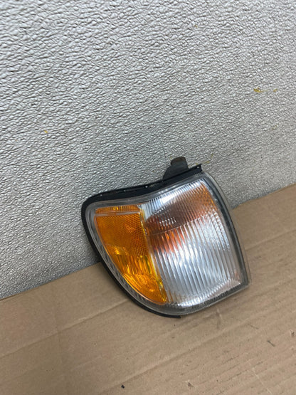 1999 to 2004 Nissan Pathfinder Passenger Corner Park Light Turn Signal AA8656 DW2