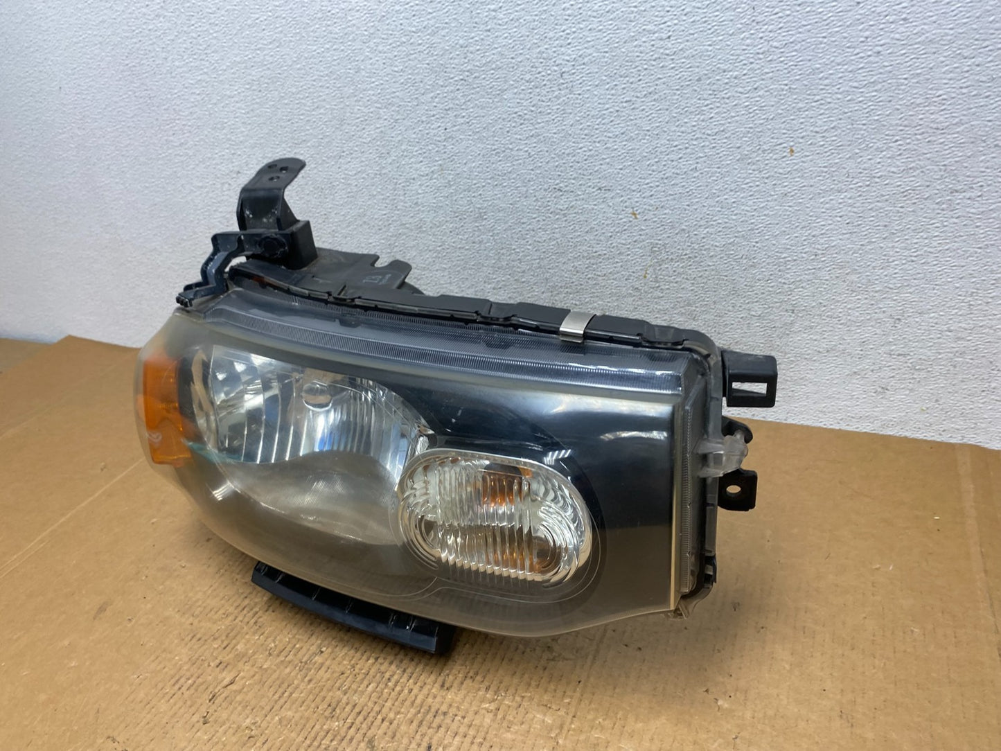 2009-2011 Nissan Cube Right Passenger RH Side Headlight Halogen AE1162 DW1