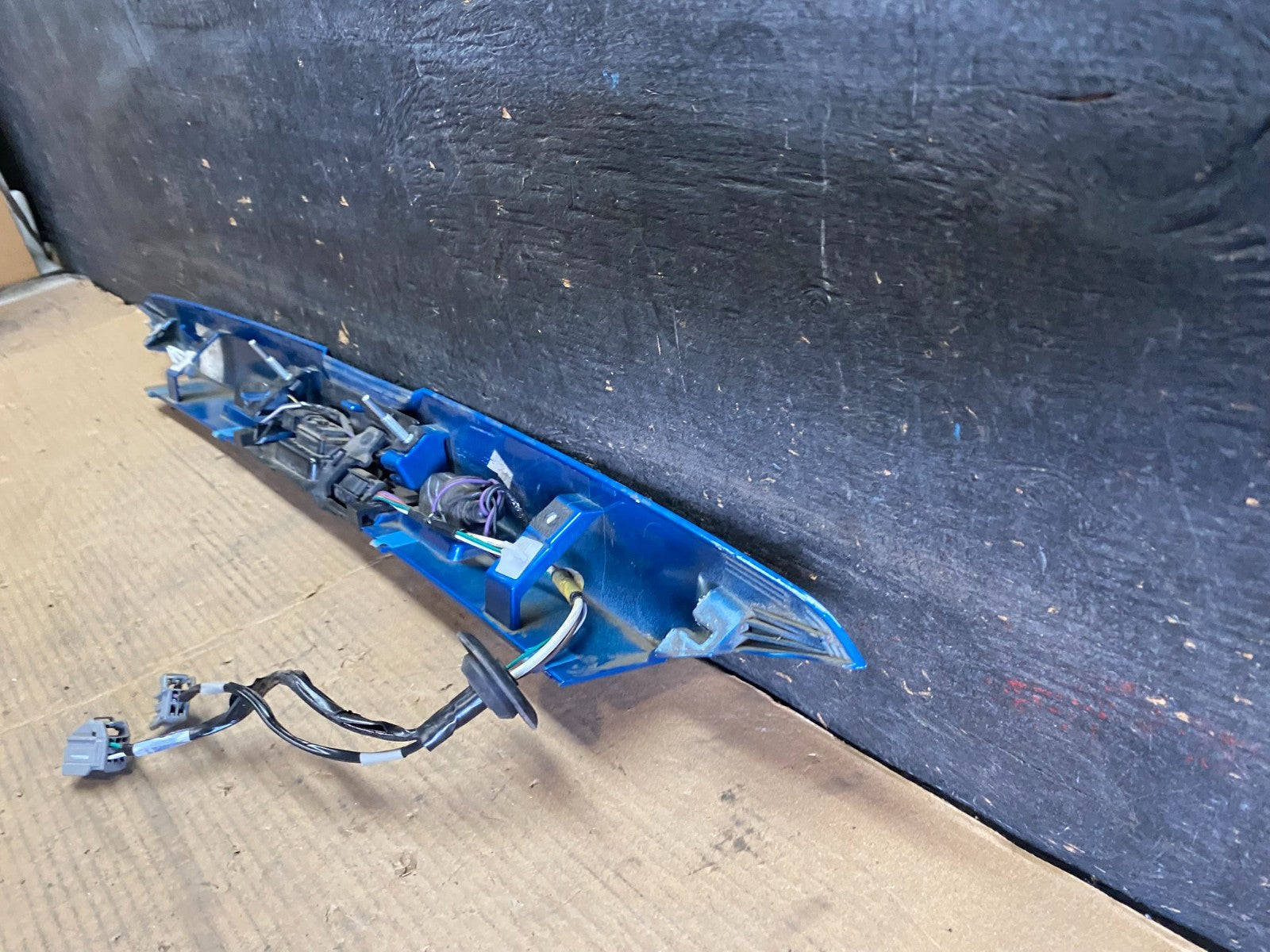 2017 to 2020 Ford Fusion Deck Lid Trunk License Light Trim Panel OEM R228510
