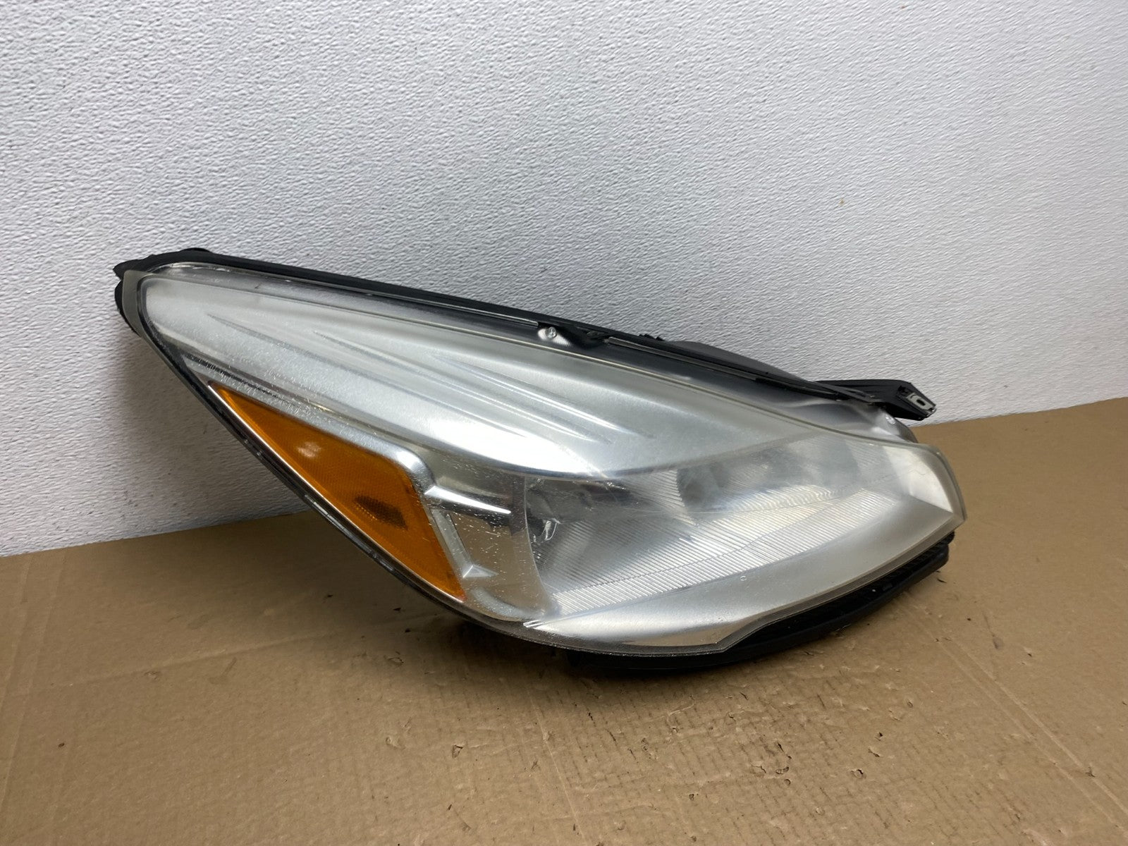 2013 - 2016 Ford Escape Headlight Right Passenger RH Side Halogen AC3841 DW2
