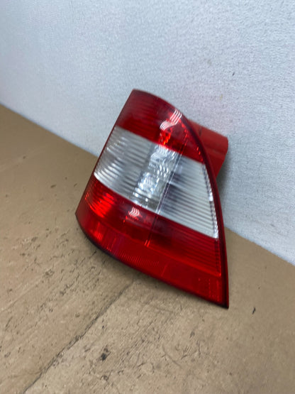 2002-2005 Mercedes ML 350 Ml-Class Right Passenger Rh Side Tail Light AC7336 DW1