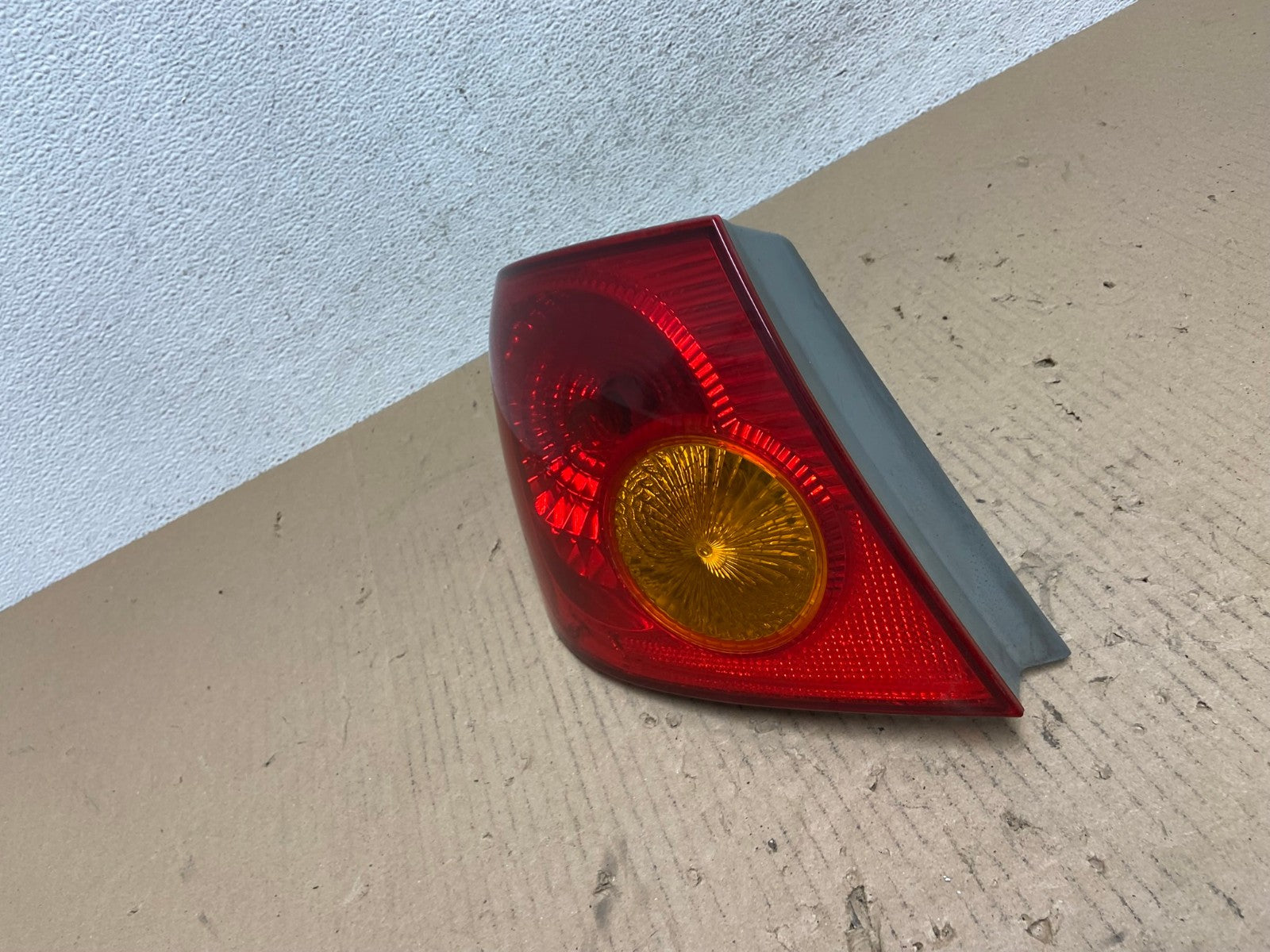 2003 to 2005 Toyota Corolla Left Driver Lh Side Tail Light AE7338 LK1