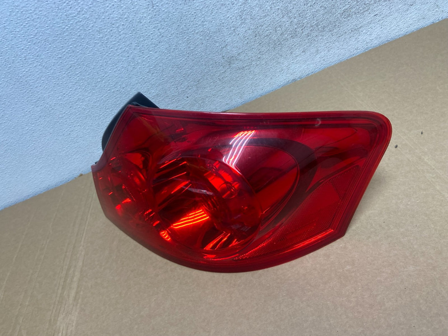 2007 to 2013 Infiniti G35 G37 Sedan Right Passenger Rh Tail Light AF7270 DW1