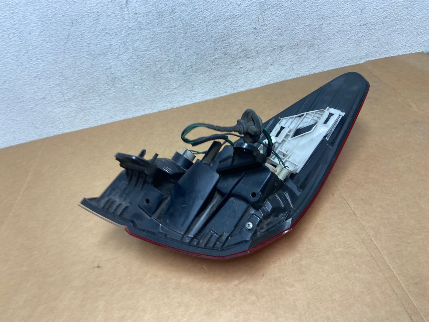 2010-2014 Subaru Outback Wagon Right Passenger Rh Side Tail Light AE2895 LK4