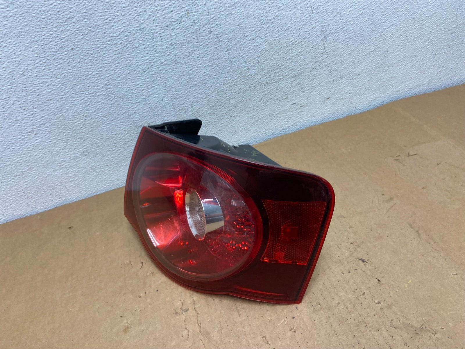 2008 2009 2010 Volkswagen Jetta Right Passenger RH Side Tail Light AC8543 DW1