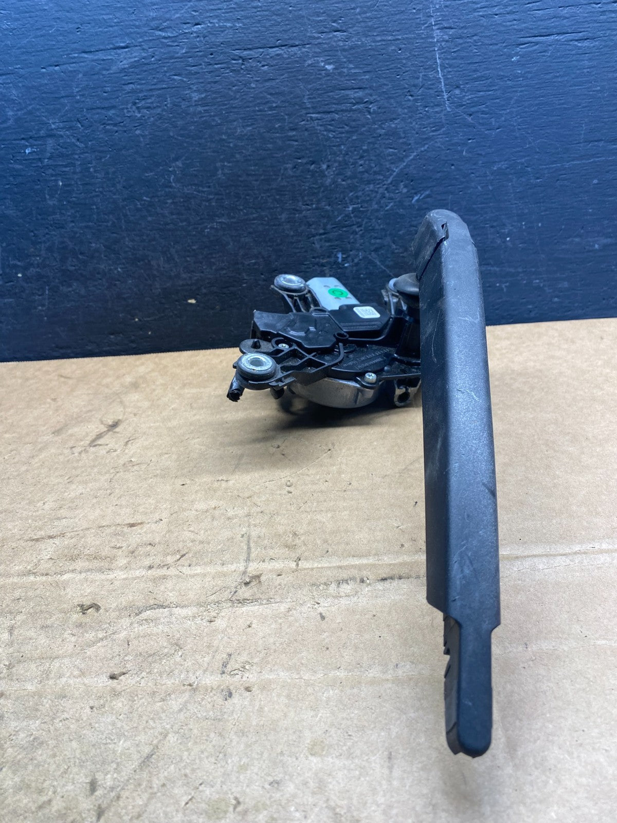 2013-2016 Nissan Pathfinder Back Door Rear Wiper Motor Wiper Blade ad7424 DG2