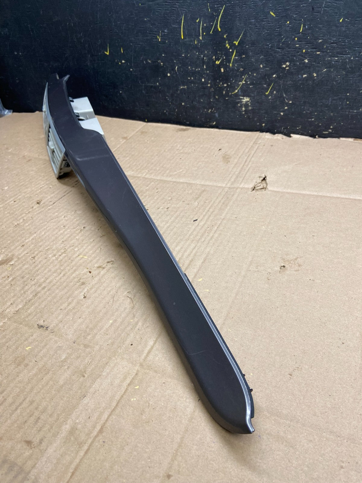 2009 to 2014 Volkswagen Routan Dash Center Trim Bezel Panel Vents y2523 DG2
