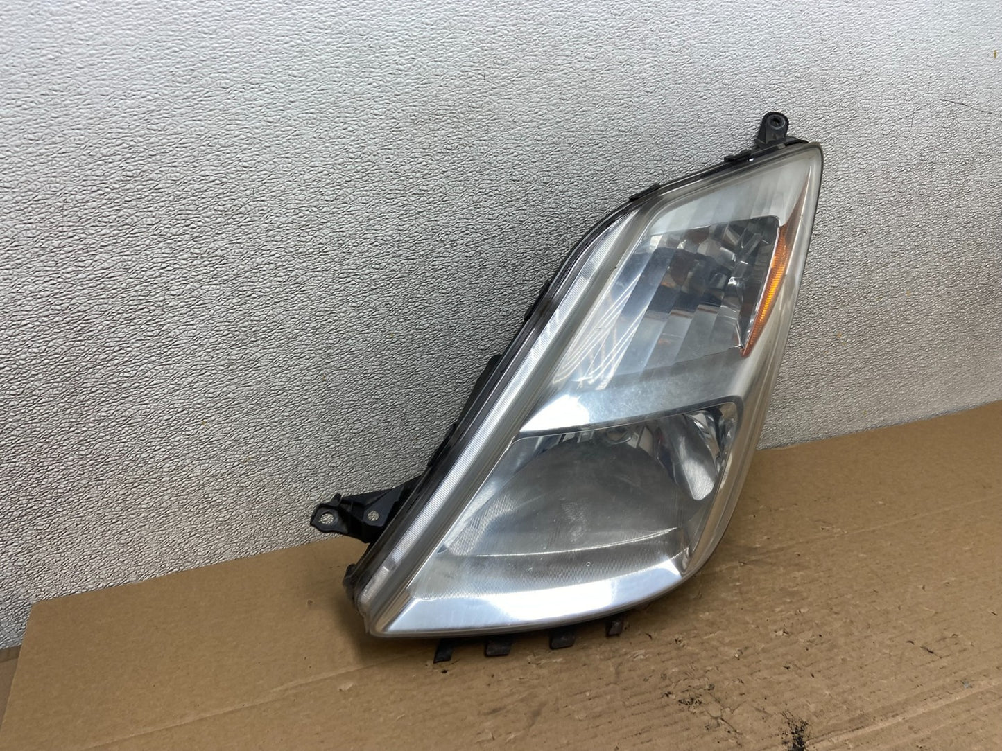 2004 - 2005 Toyota Prius Left Driver Lh Halogen Headlight AD2660 DW2