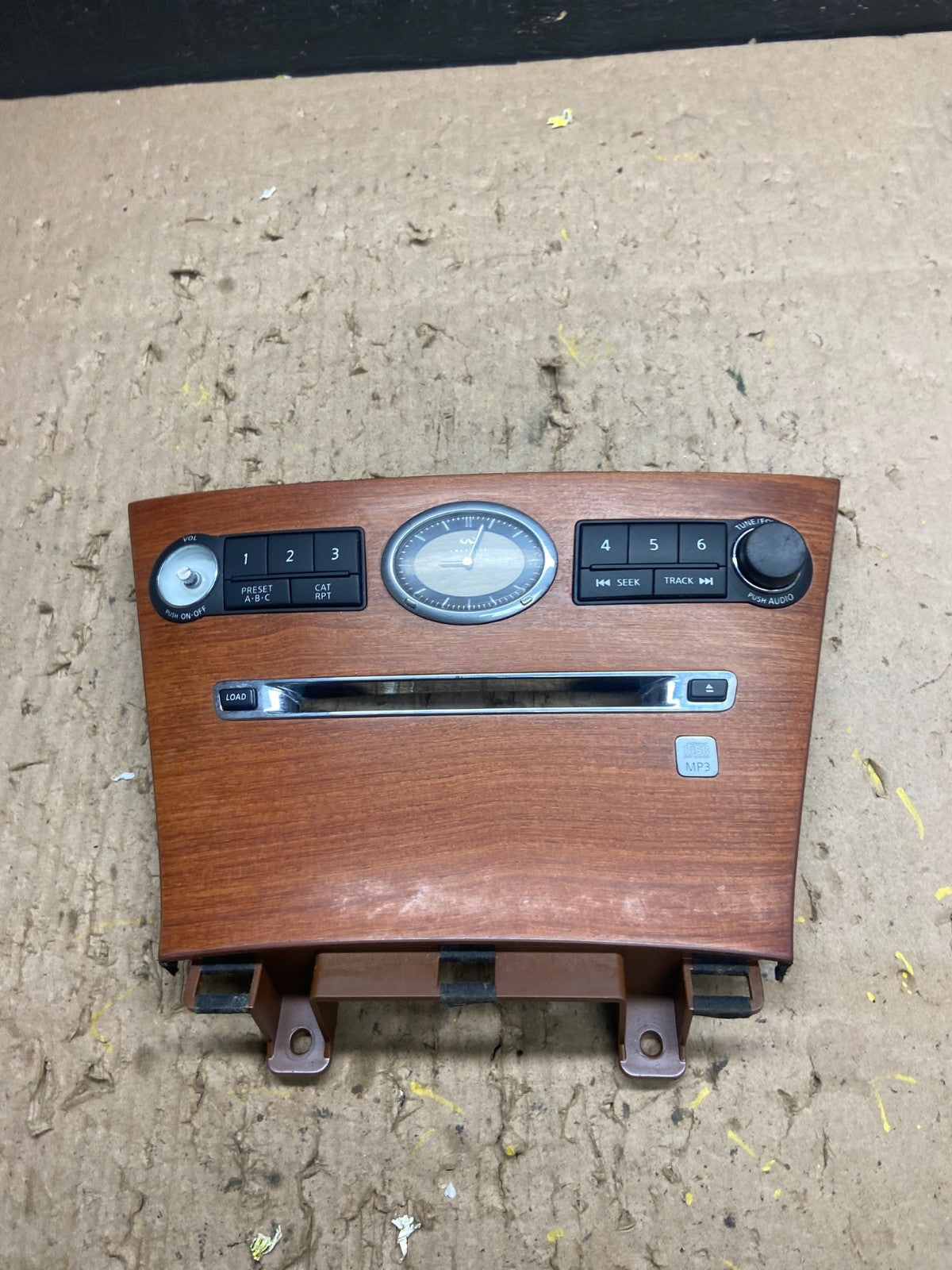 2006 to 2007 Infiniti M35 M45 Radio Audio Control Panel T8829  DG0