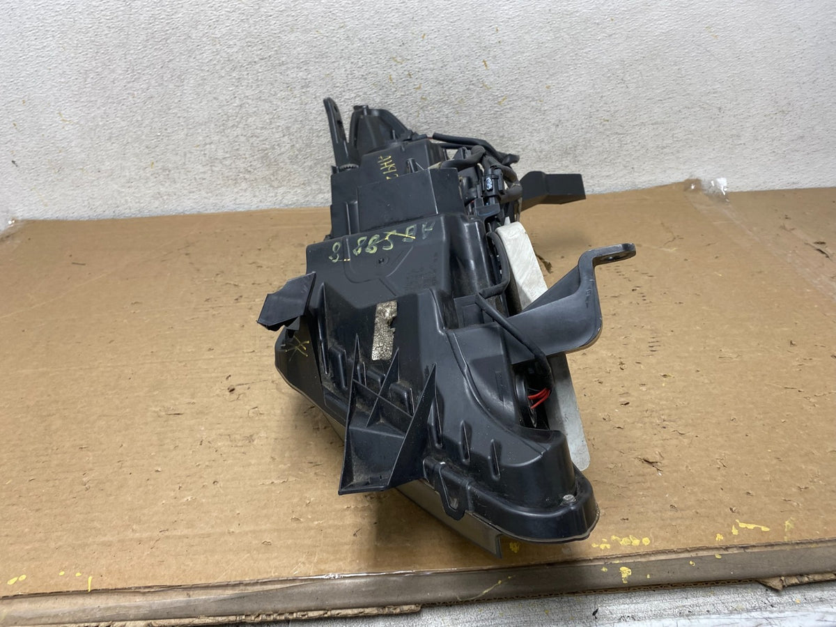 2017 - 2020 Nissan Pathfinder Right Passenger Side Headlight Halogen AH9210 DW7