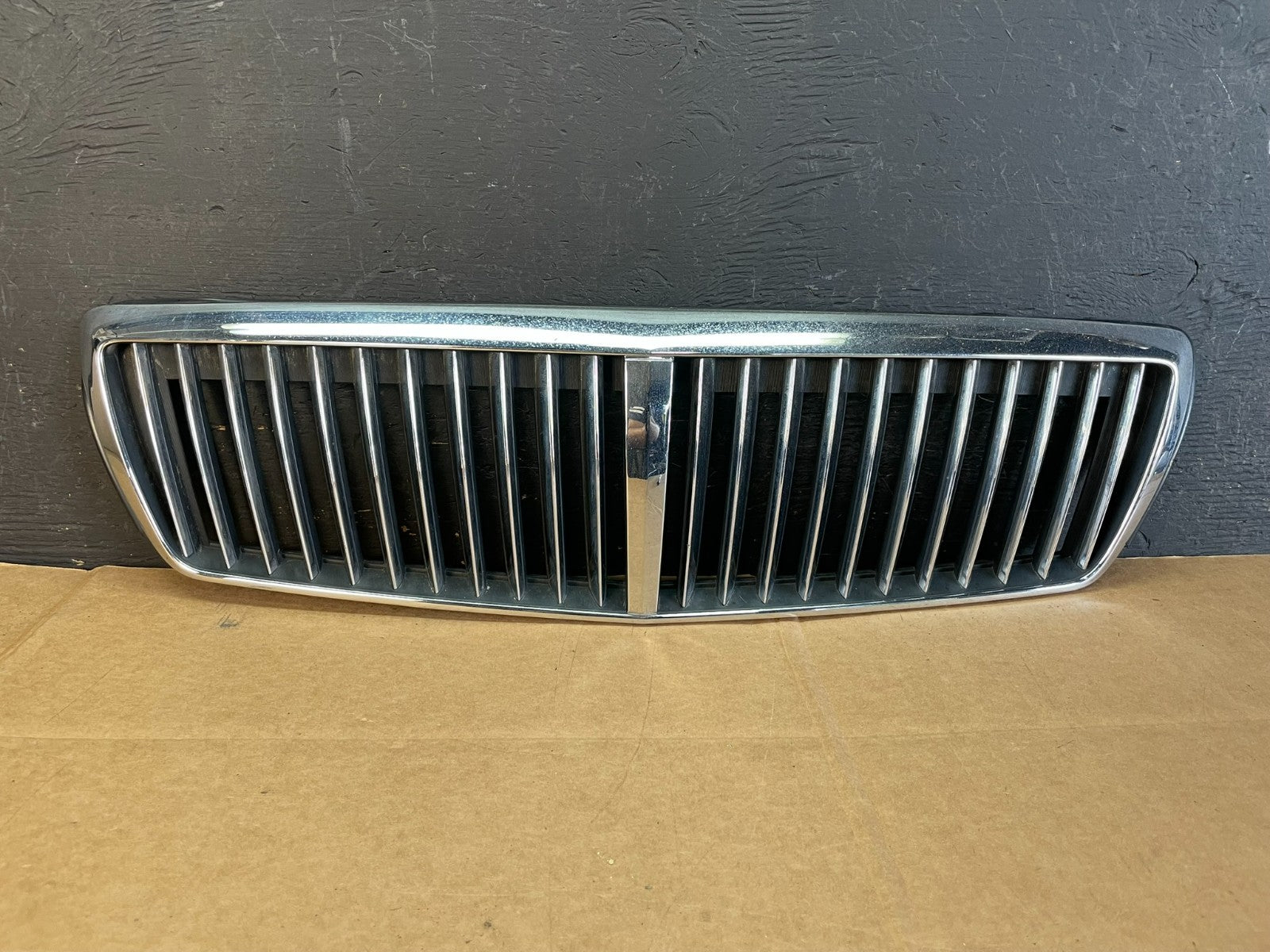 2002 to 2005 Hyundai XG350 Front Upper Grill Grille W/Emblem ae0861 DG0
