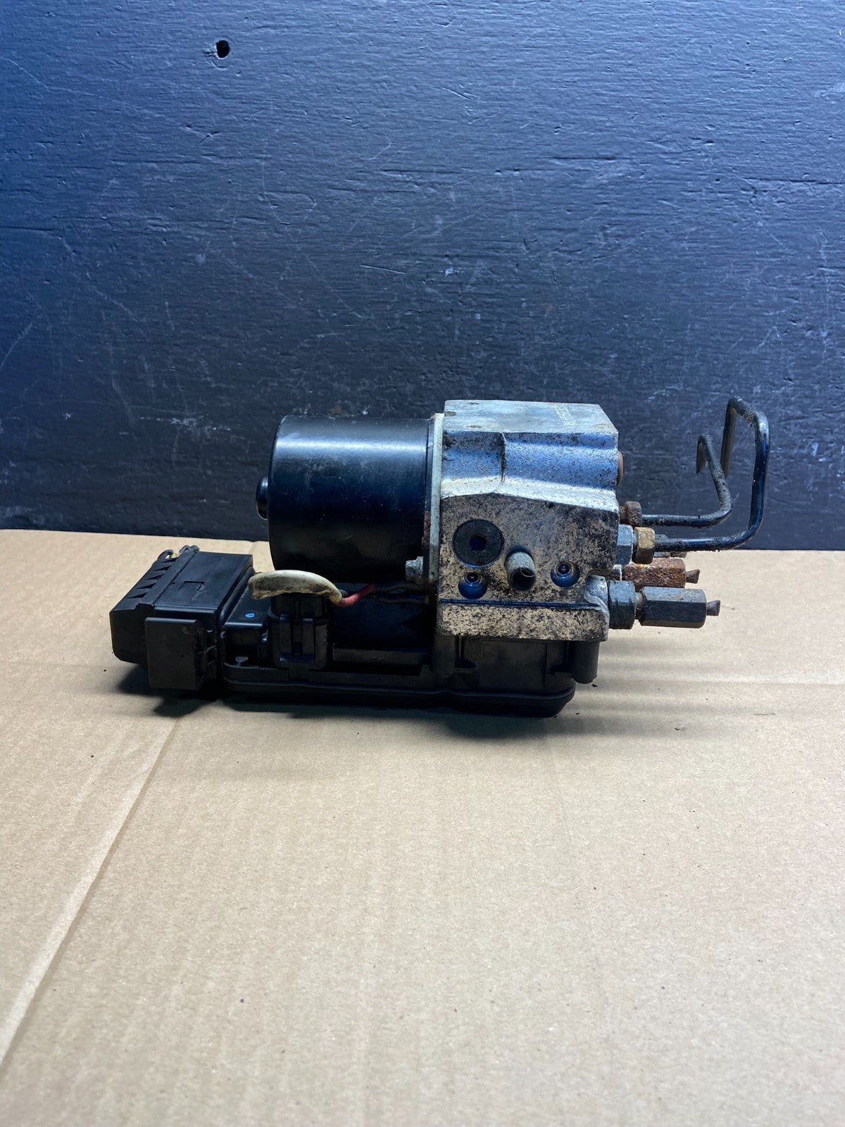 2003 2007 Ford E250 E350 Anti-Lock ABS Antilock Brake Pump AD1779 DG1