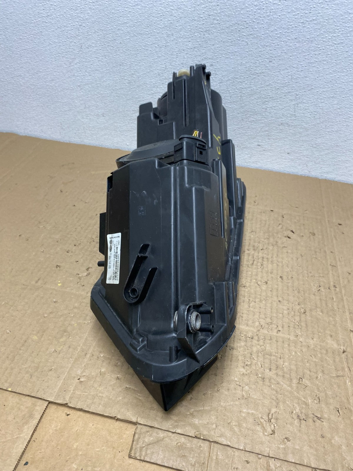 2012 to 2018 Volkswagen Tiguan Right Passenger RH Halogen Headlight AC4035 DW9
