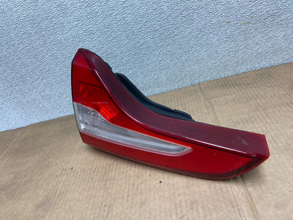 2014 - 2015 Kia Sorento SX Right Passenger Side Inner Tail Light AA5289 DW1