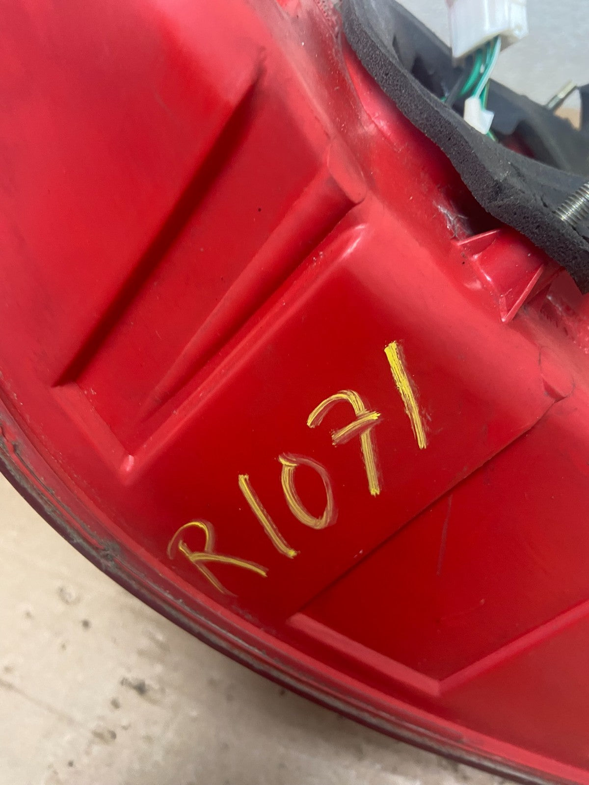 2003 to 2004 Infiniti G35 Right Passenger Rh Side Tail Light OEM R1071 DW7