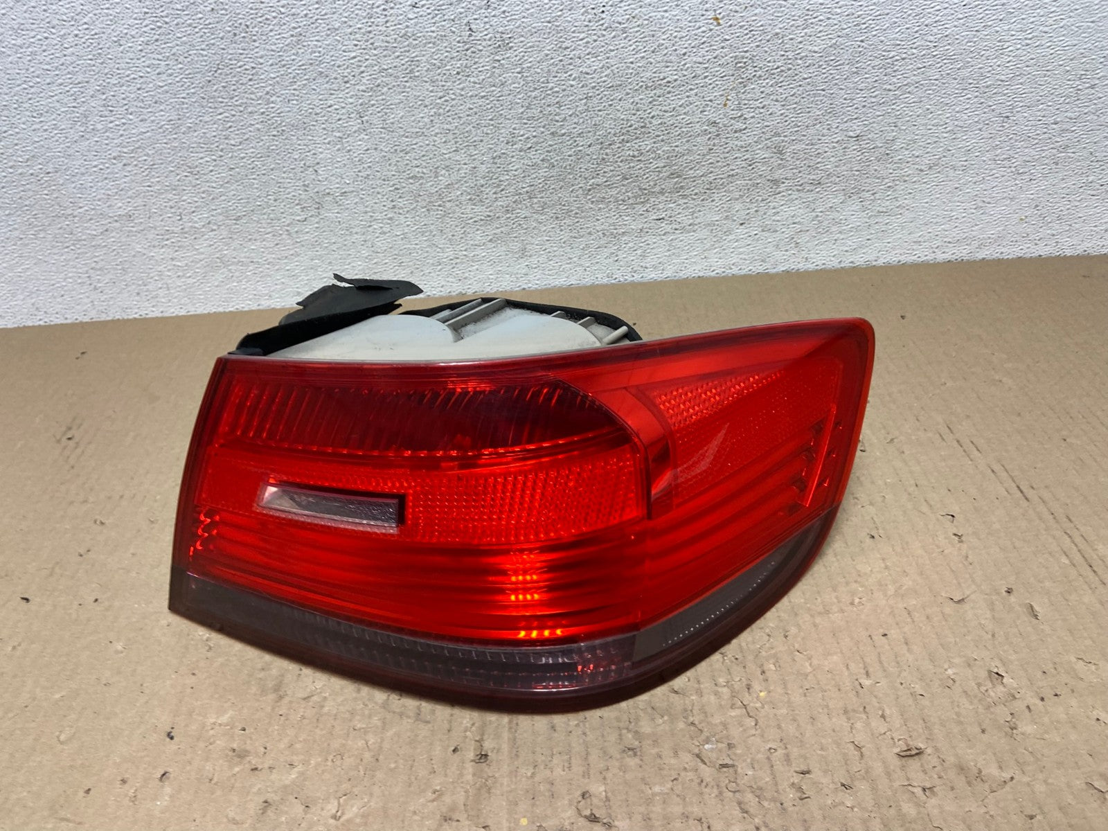 2007 to 2010 BMW M3 328i 335i Coupe Right Passenger RH Tail Light AE9833 LK0