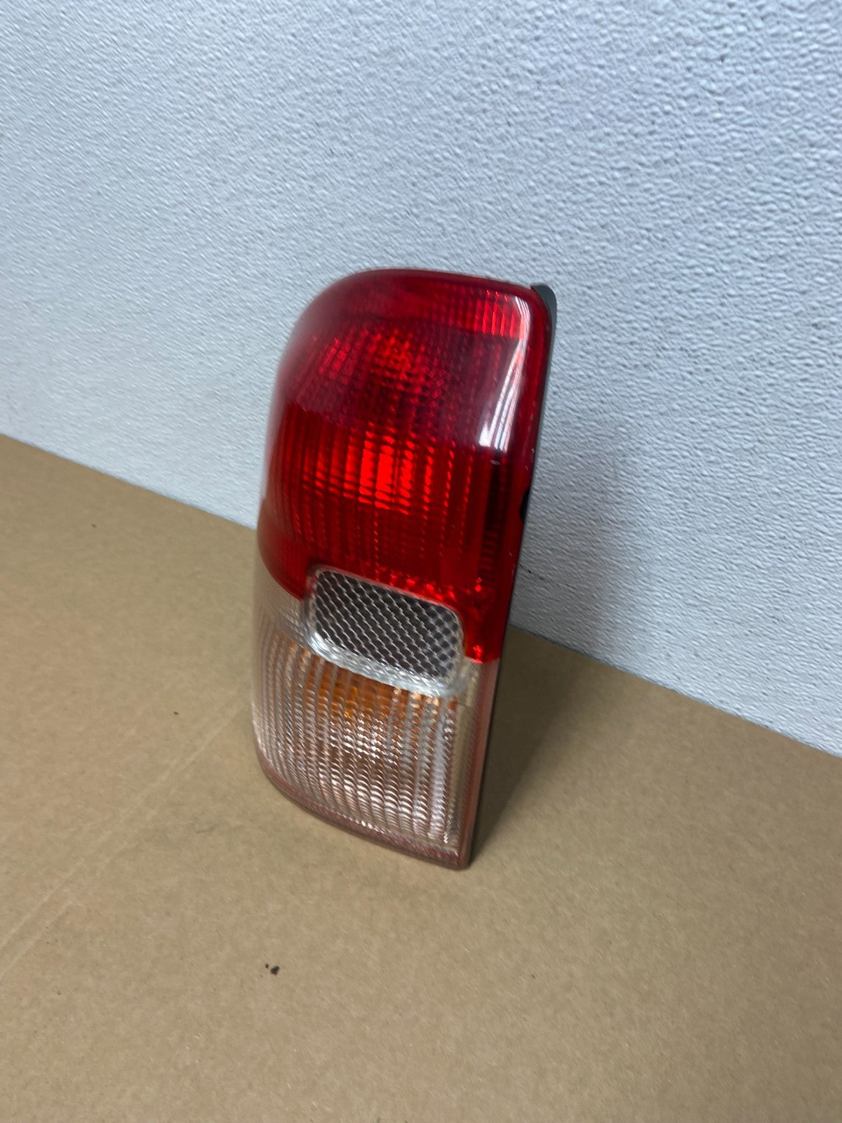 2001 2002 2003 Toyota Rav4 Left Driver LH Side Tail Light OEM AB9945 DW1
