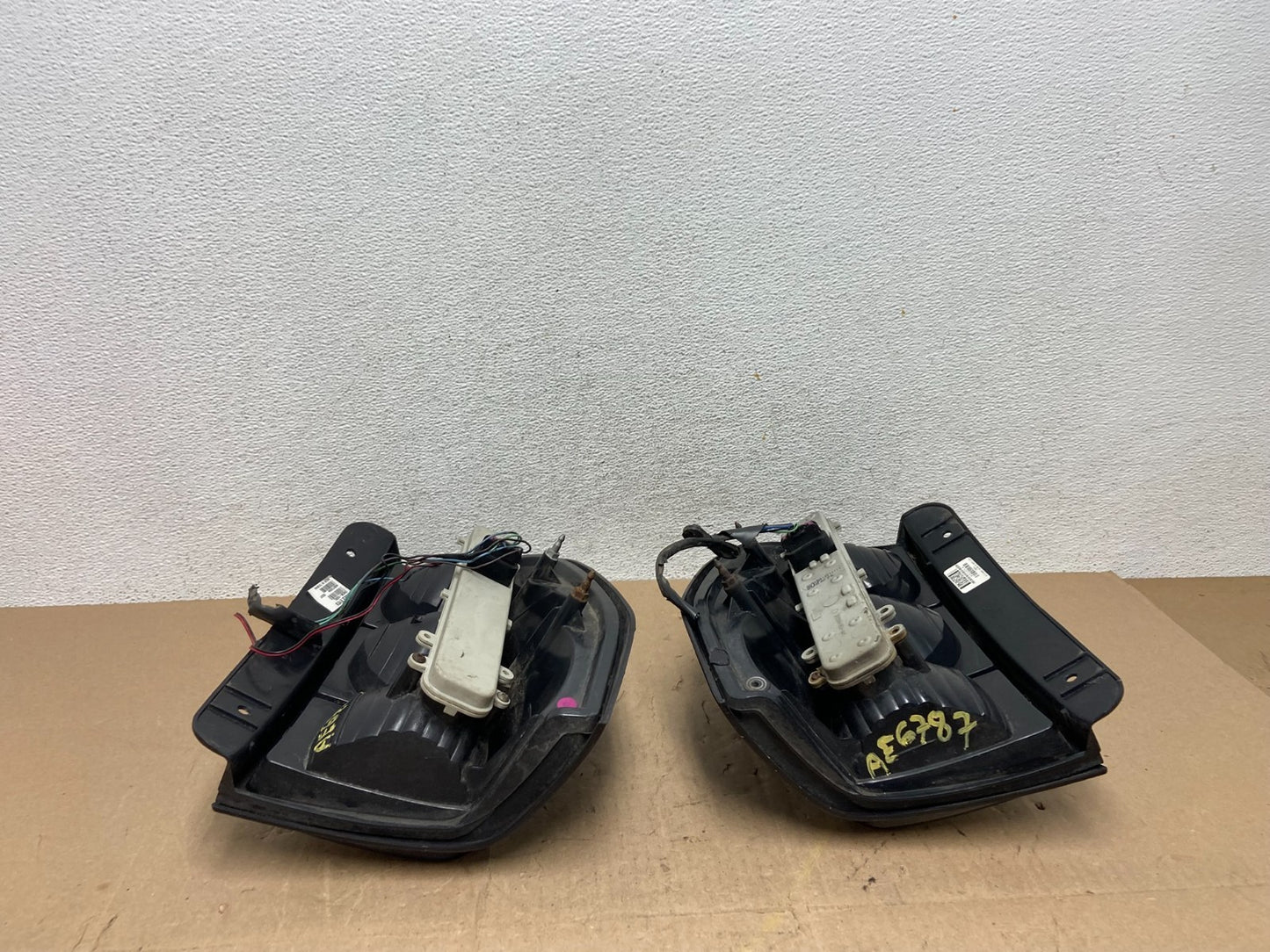 2002 to 2009 Chevrolet Trailblazer Left+Right Side Tail Lights AE6787 DW9
