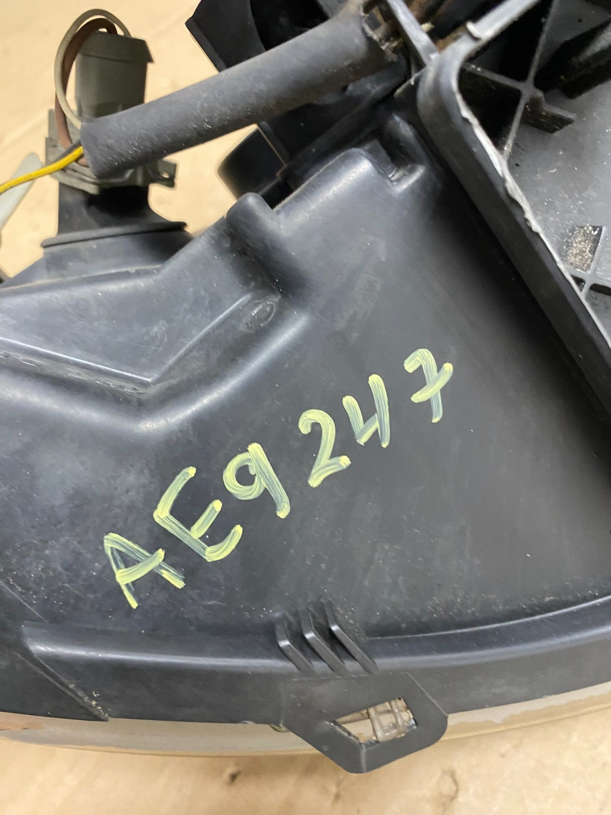 2005 to 2009 Volvo S60 Left Halogen Driver Side Headlight AE9247 DW10