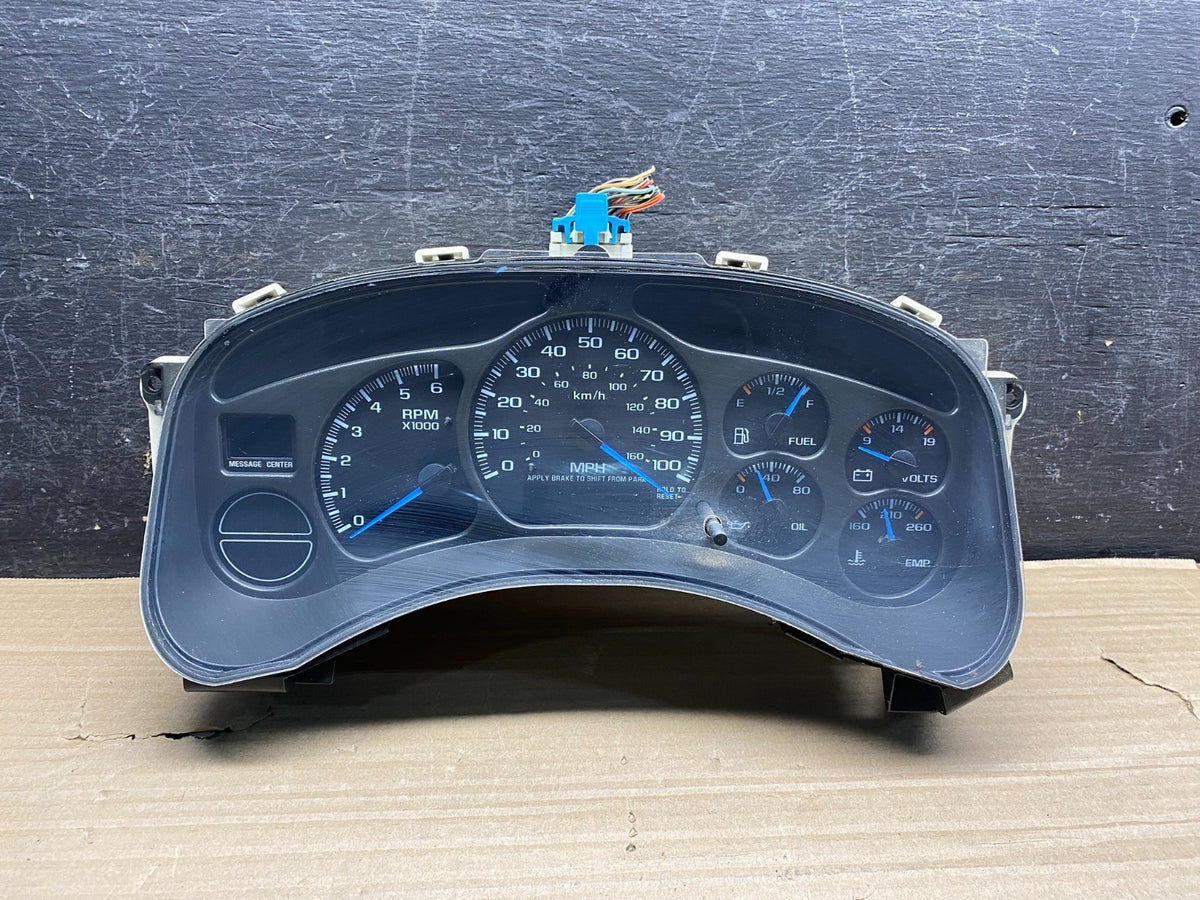 2002 GMC Yukon Speedometer Cluster Gauge ah9935 DG0