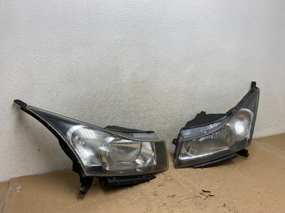 2011 to 2015 Chevrolet Cruze Halogen Left+Right Set Headlights AI1082 DW2
