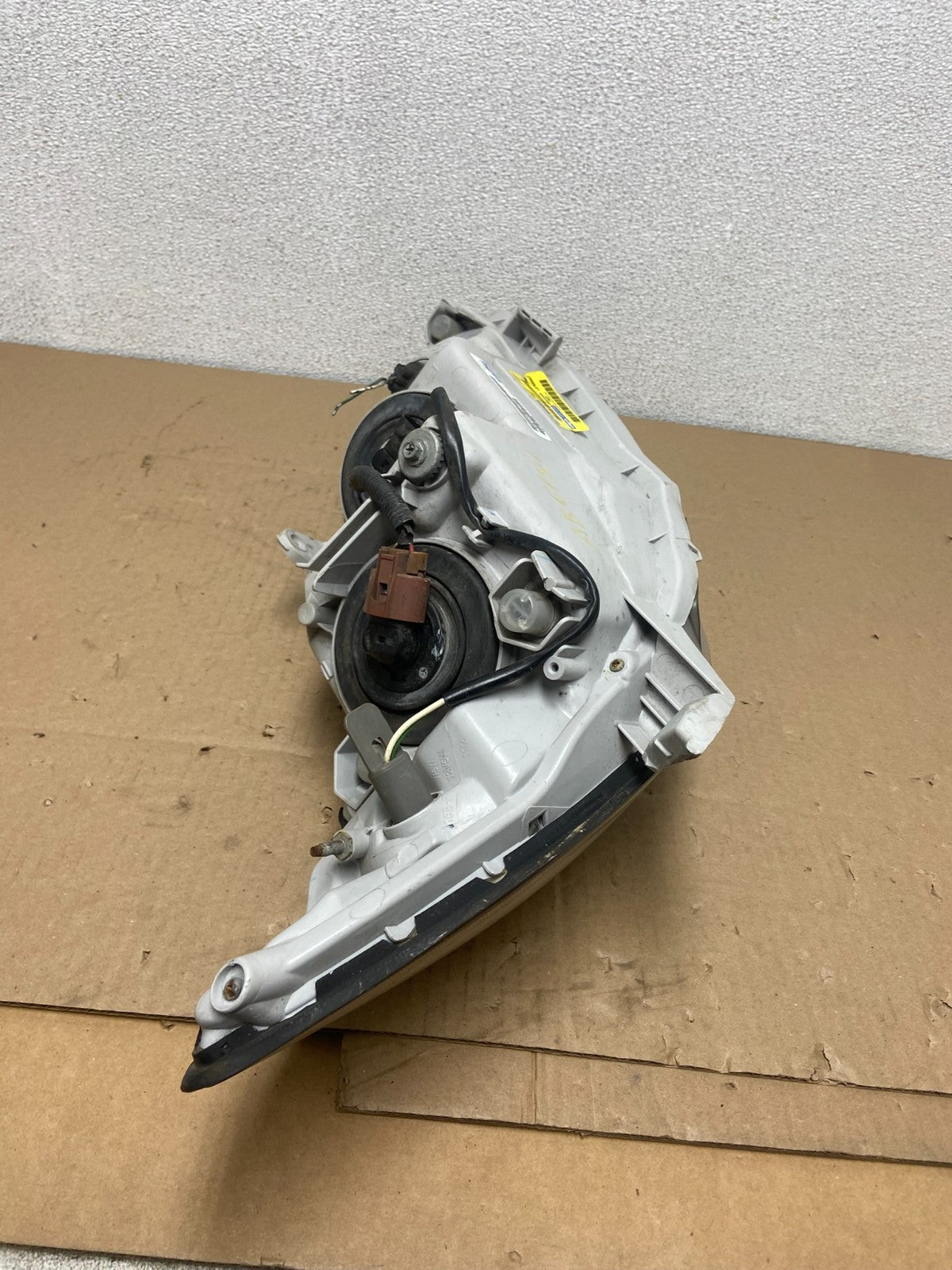 2005 to 2006 Toyota Camry Left Driver LH Halogen Headlight AB6181 DW7