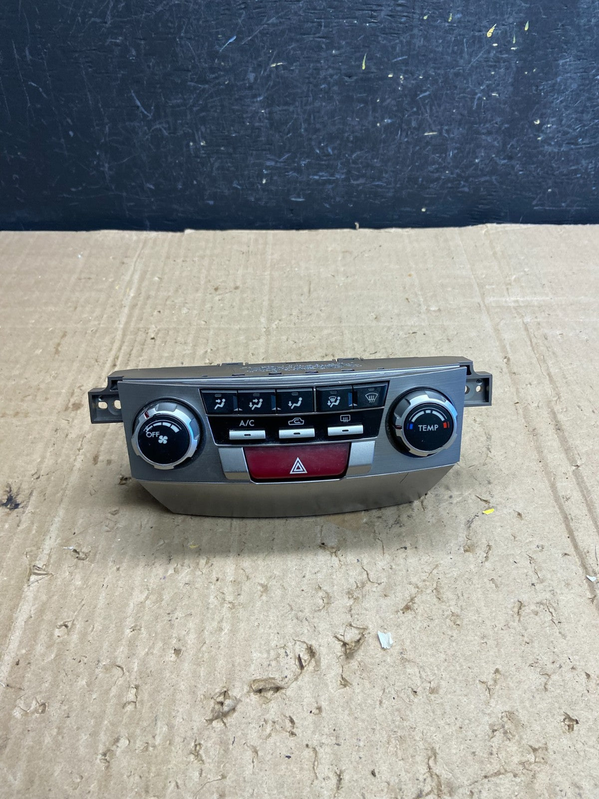 2010 - 2014 Subaru Outback Legacy A/C Heater Climate Control Unit AE1988 DG0