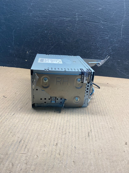 2006-2011 Mitsubishi Endeavor AM/FM/CD/MP3 Radio Head Unit Receiver AE7726 DW1