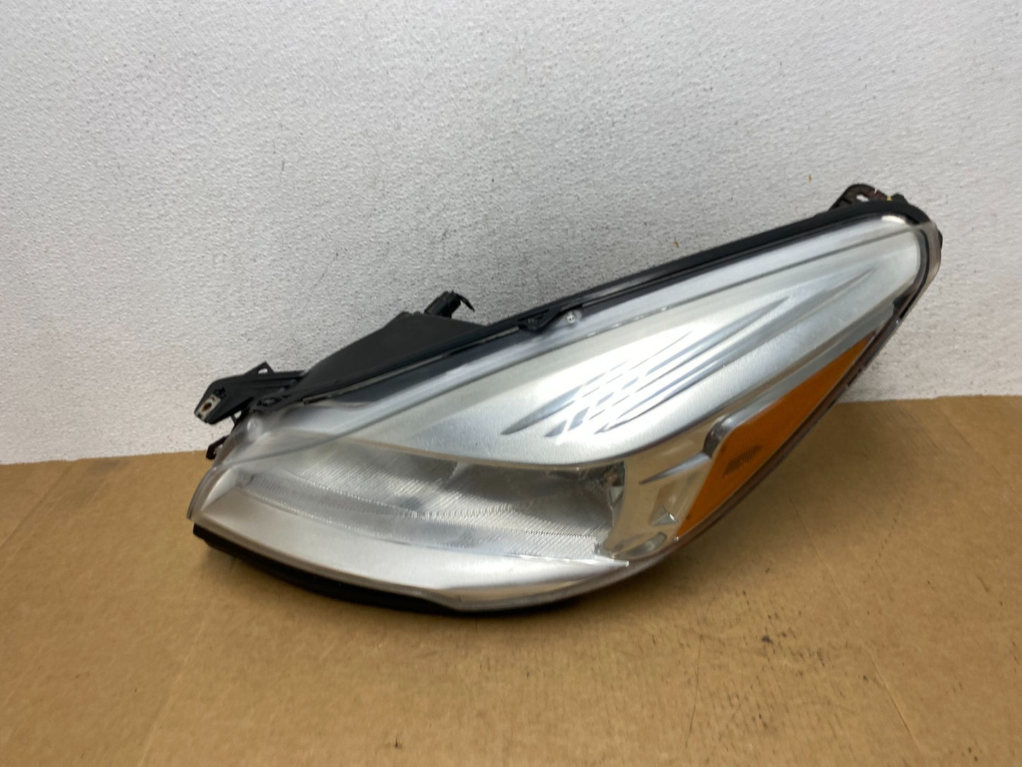 2013 - 2016 Ford Escape Headlight Left Driver Lh Side Halogen AE2995 DW0