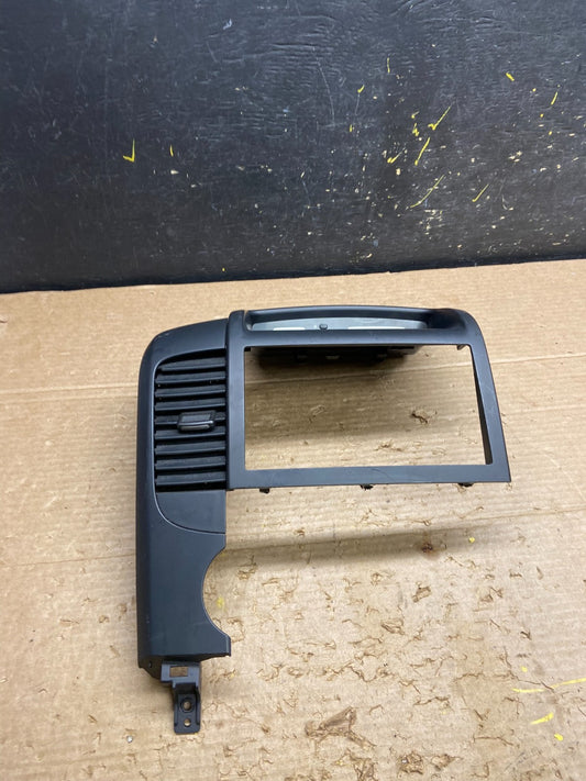 2006-2012 Hyundai Entourage Sedona Center Radio Clock Bezel Air Vent W3037  DG0