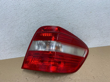 2006 - 2008 Mercedes ML 350 Ml-Class Right Passenger Tail Light AE9813 DW0