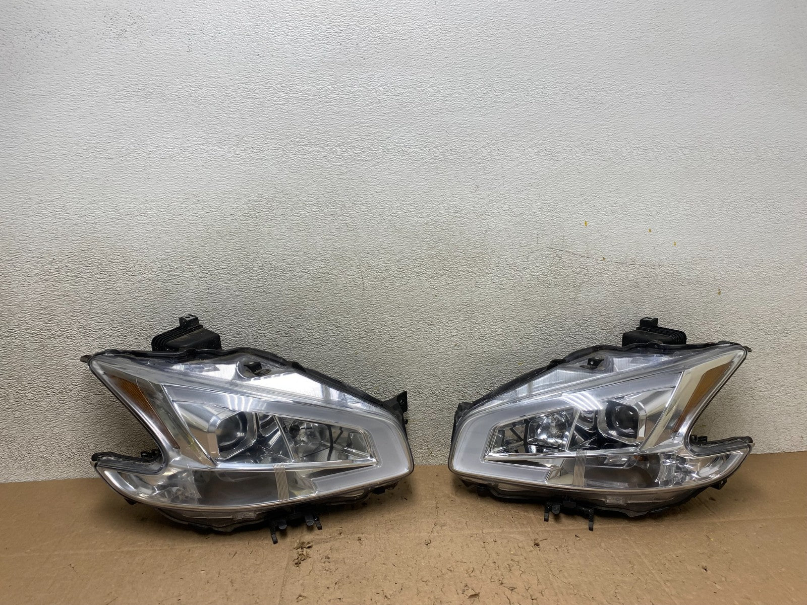 LED 2009 to 2014 Nissan Maxima Left+Right Set  Headlight Aftermarket W2934 DG0