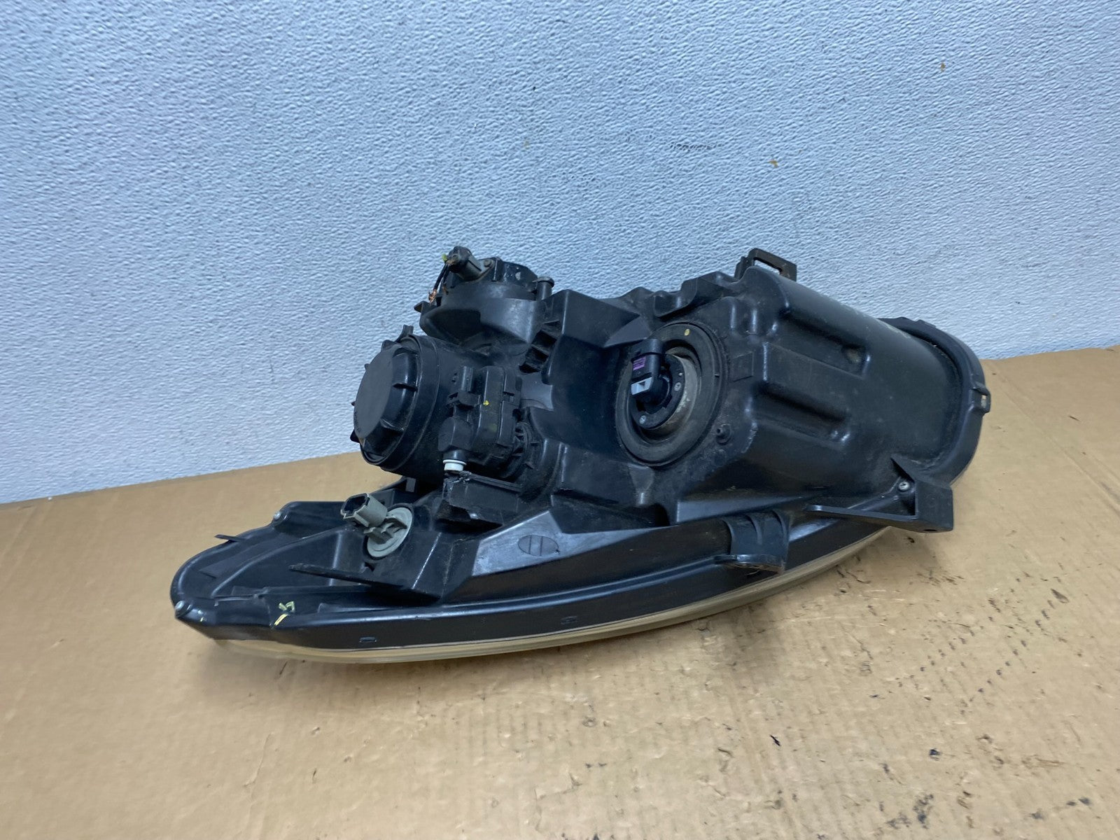 2009-2013 Nissan Rogue Right Passenger Xenon HID Headlight AD1124 DW7