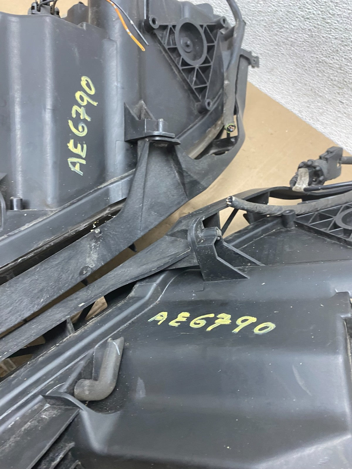 2004 to 2009 Mazda 3 Hatchback Left+Right Side Headlights AE6790 DW11