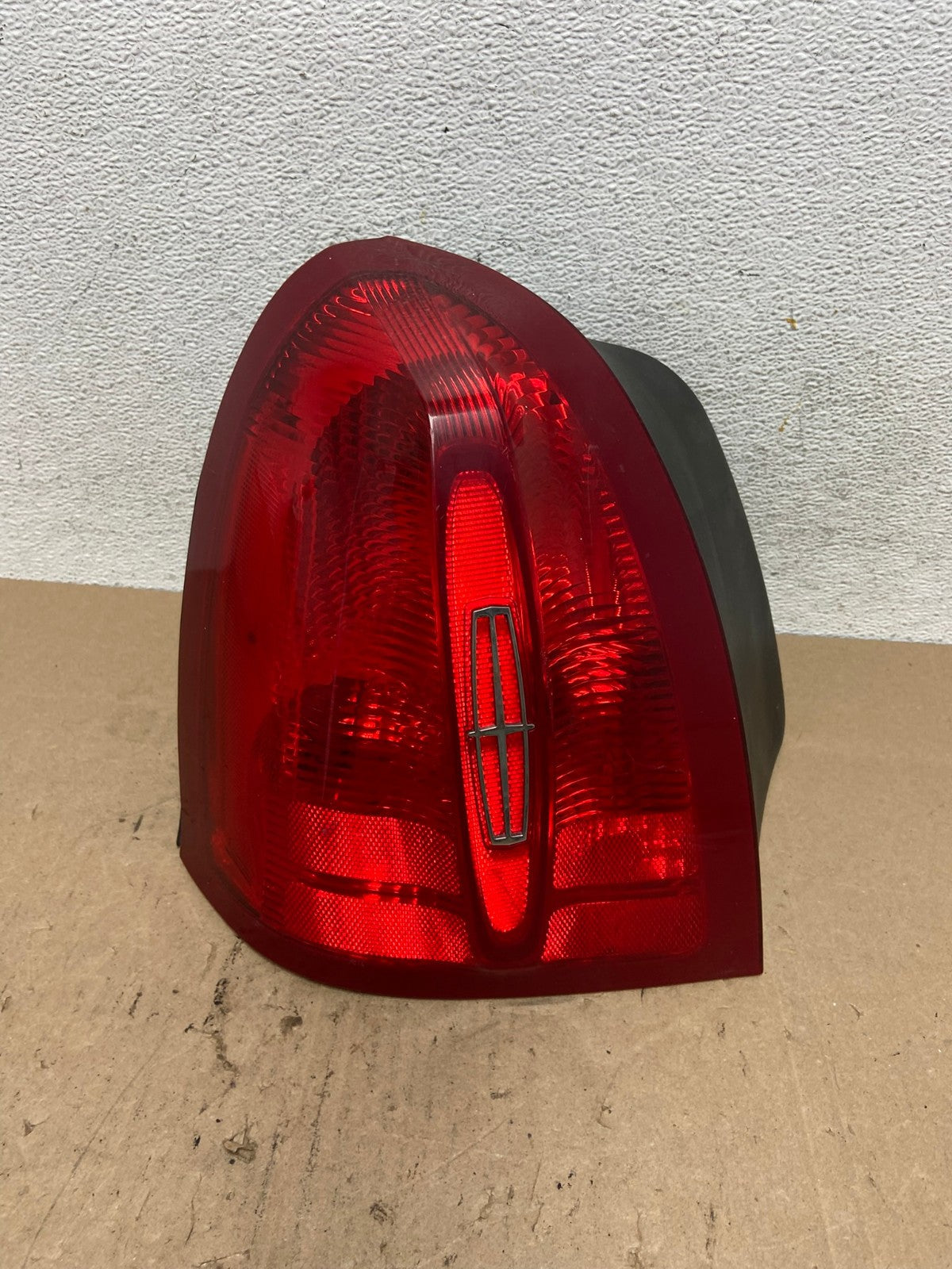 1998 to 2002 Lincoln Town Car Left Driver Lh Tail Light AE6148 LK0