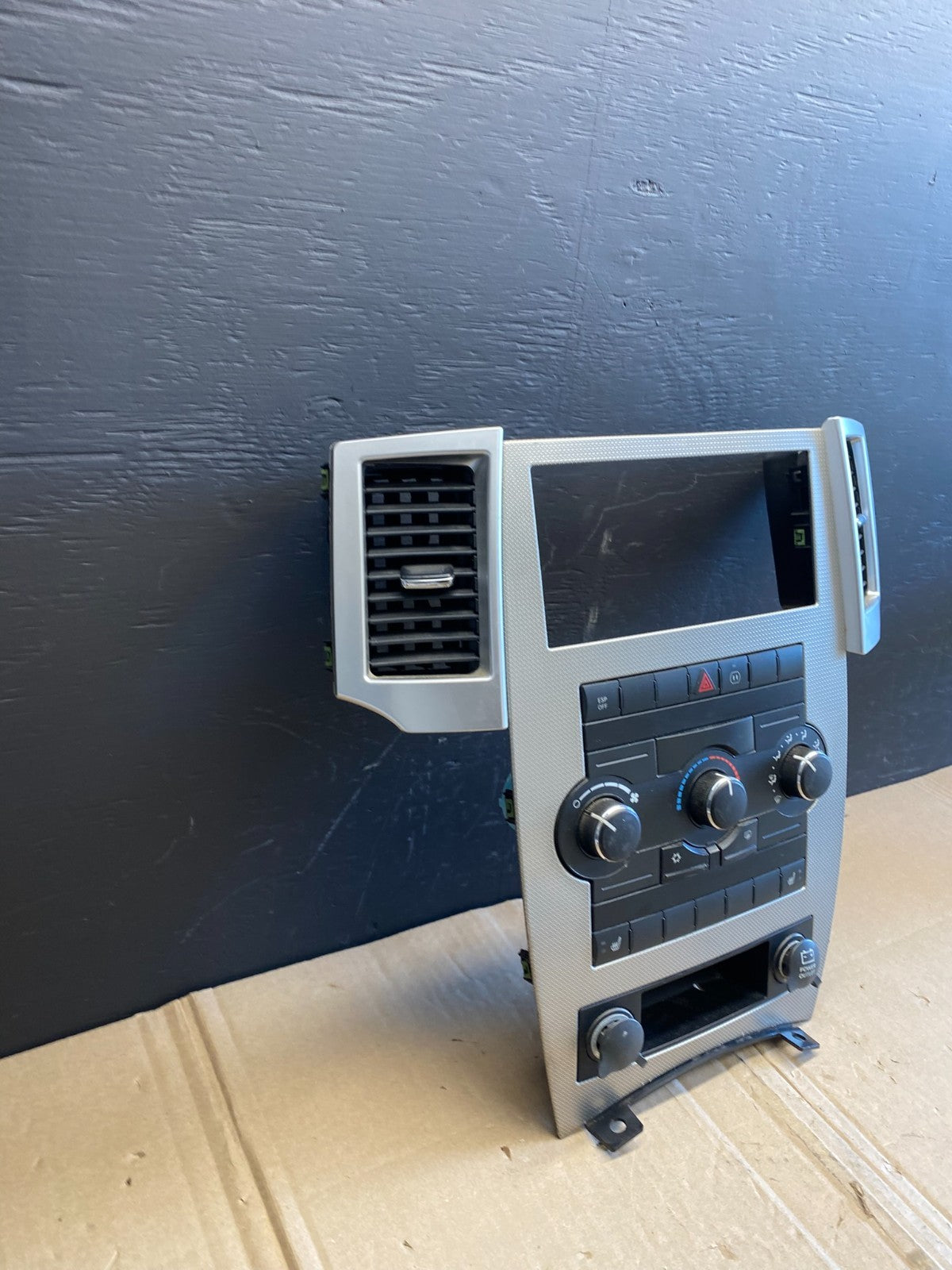 2008 2009 2010 Jeep Commander Grand Cherokee A/C Climate Control Bezel AB8819 DG2