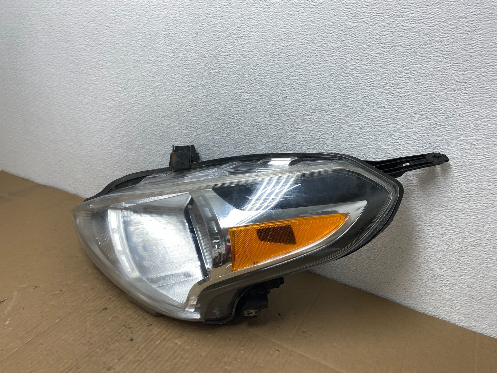 2015 to 2019 Nissan Versa Headlight Left Driver Lh Side Oem AB8204 DW1