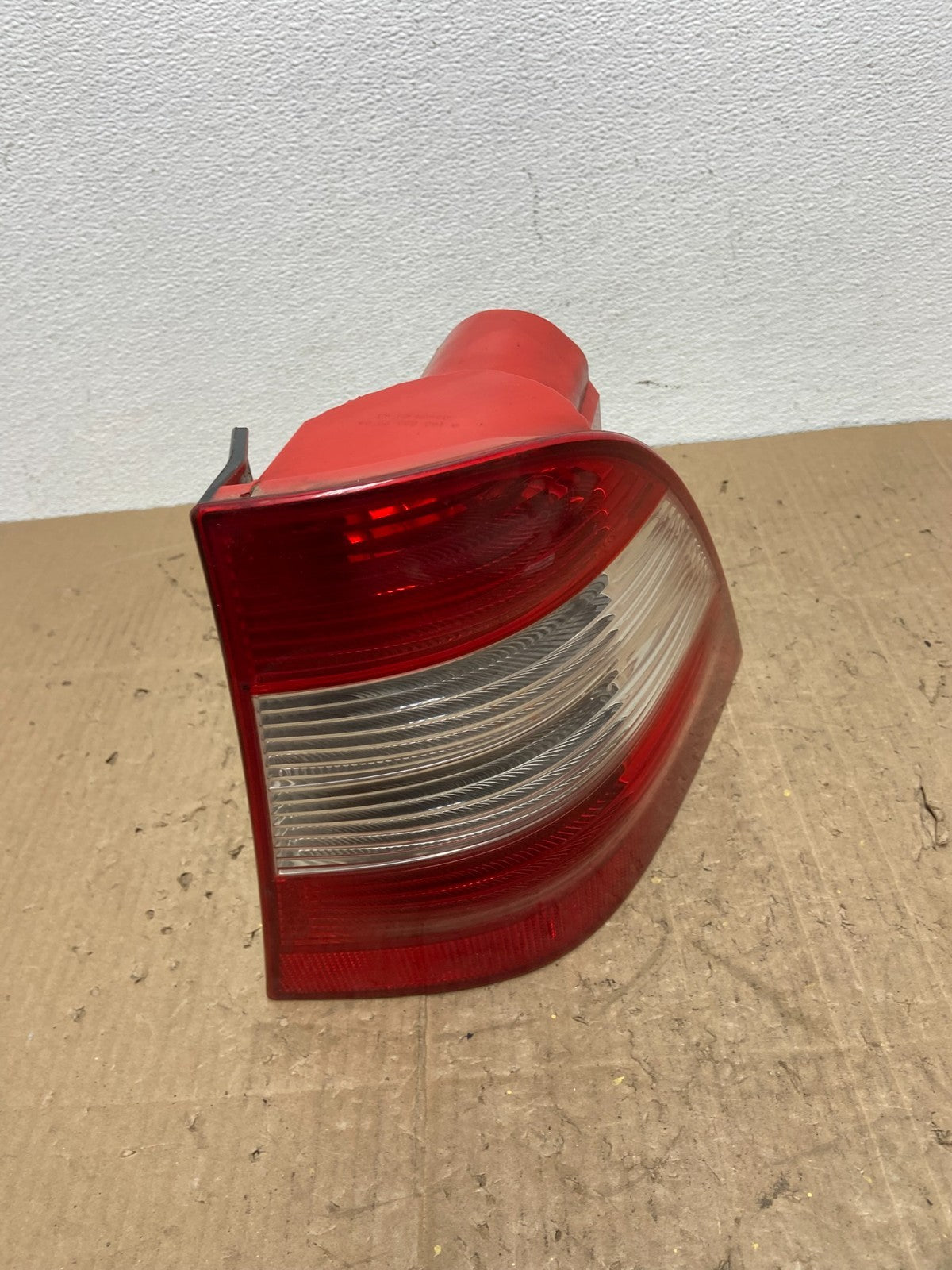 2002-2005 Mercedes ML 350 Ml-Class Right Passenger Rh Side Tail Light AB9868 DW2