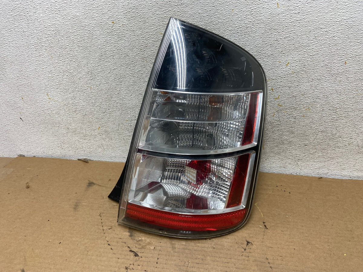 2004 - 2005 Toyota Prius Right Passenger Side Rh Tail Light AH4281 LK0