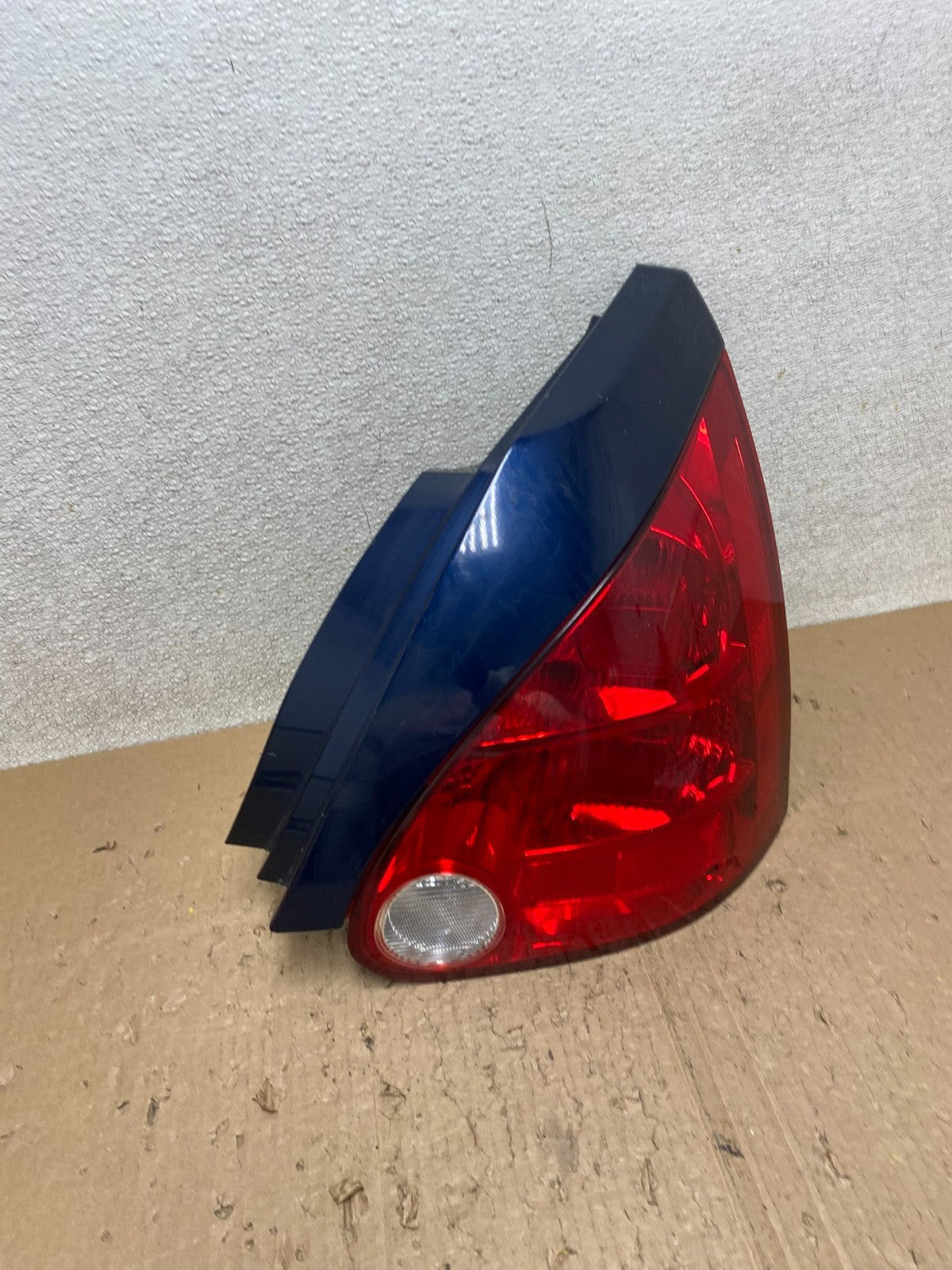 2004 2005 2006 2007 2008 Nissan Maxima Right Passenger Tail Light U0654 DW2