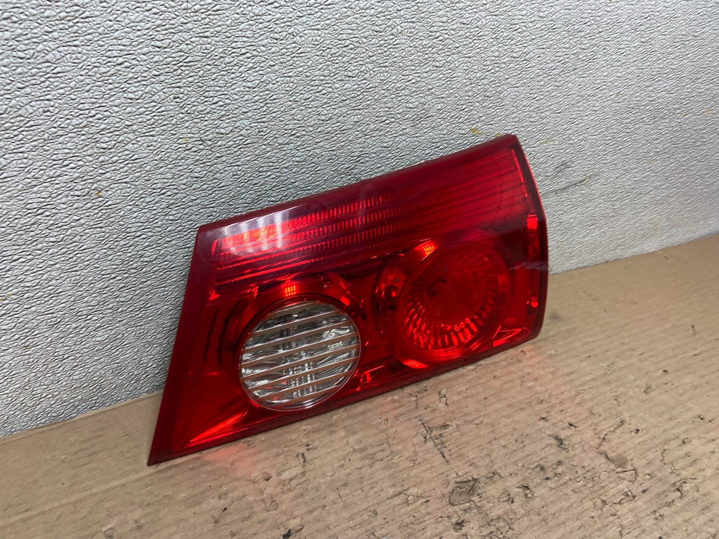 2006 to 2010 Toyota Sienna Right Passenger Side Rh Inner Tail Light  AA9806 LK2