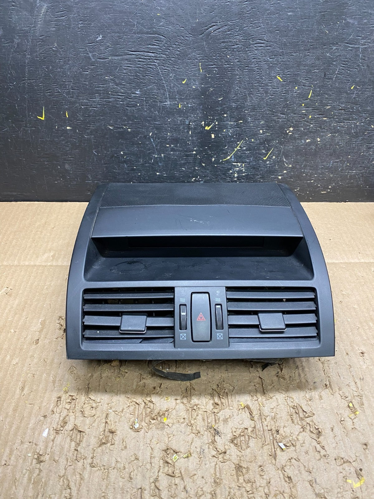 2009 to 2012 Mazda 6 Center Console Dash Dual Air Vent Oem V7437 DG0