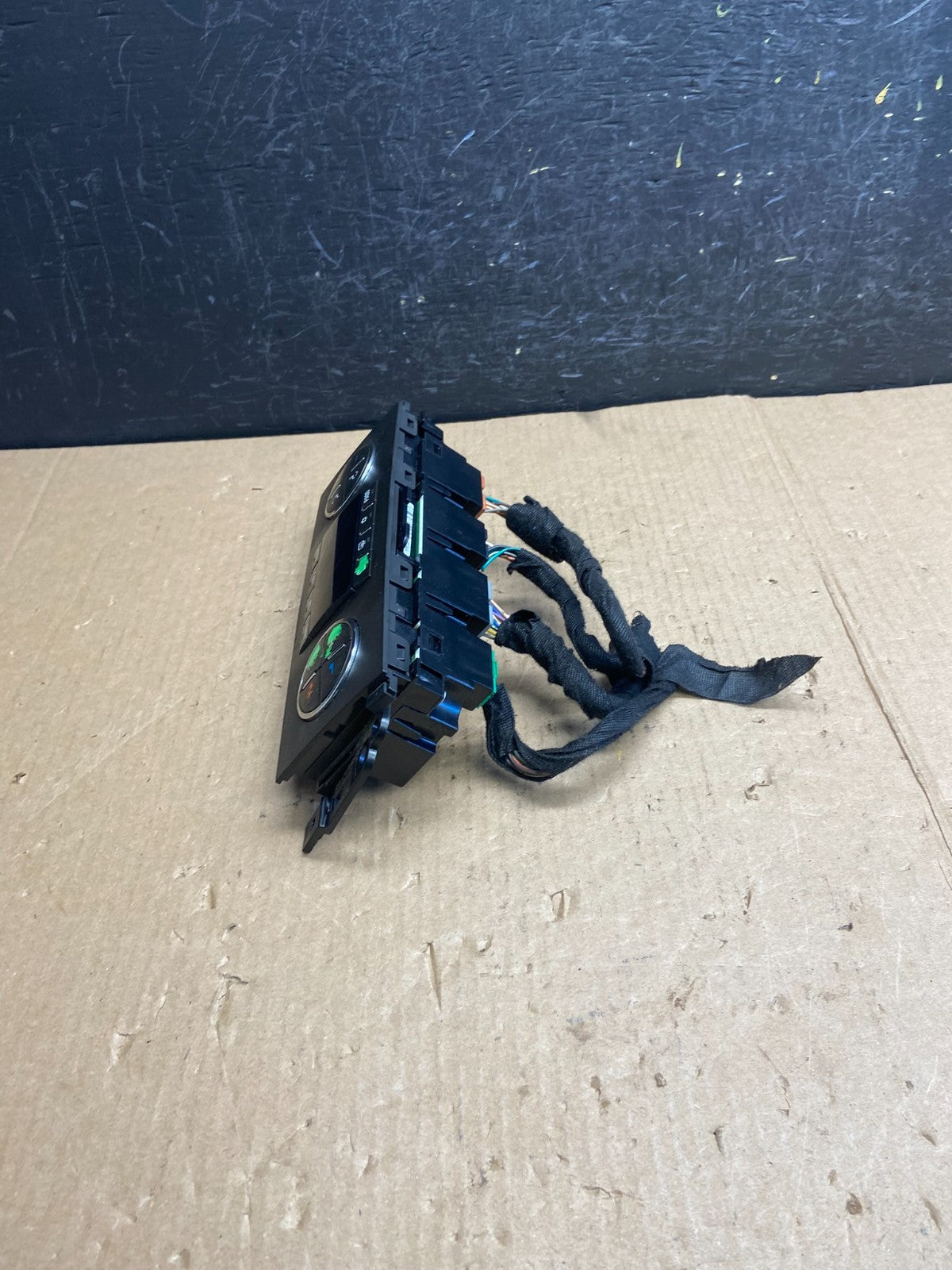 2007-2011 GMC Yukon Tahoe Automatic Climate Temperature Temp Control AE3820 DG1