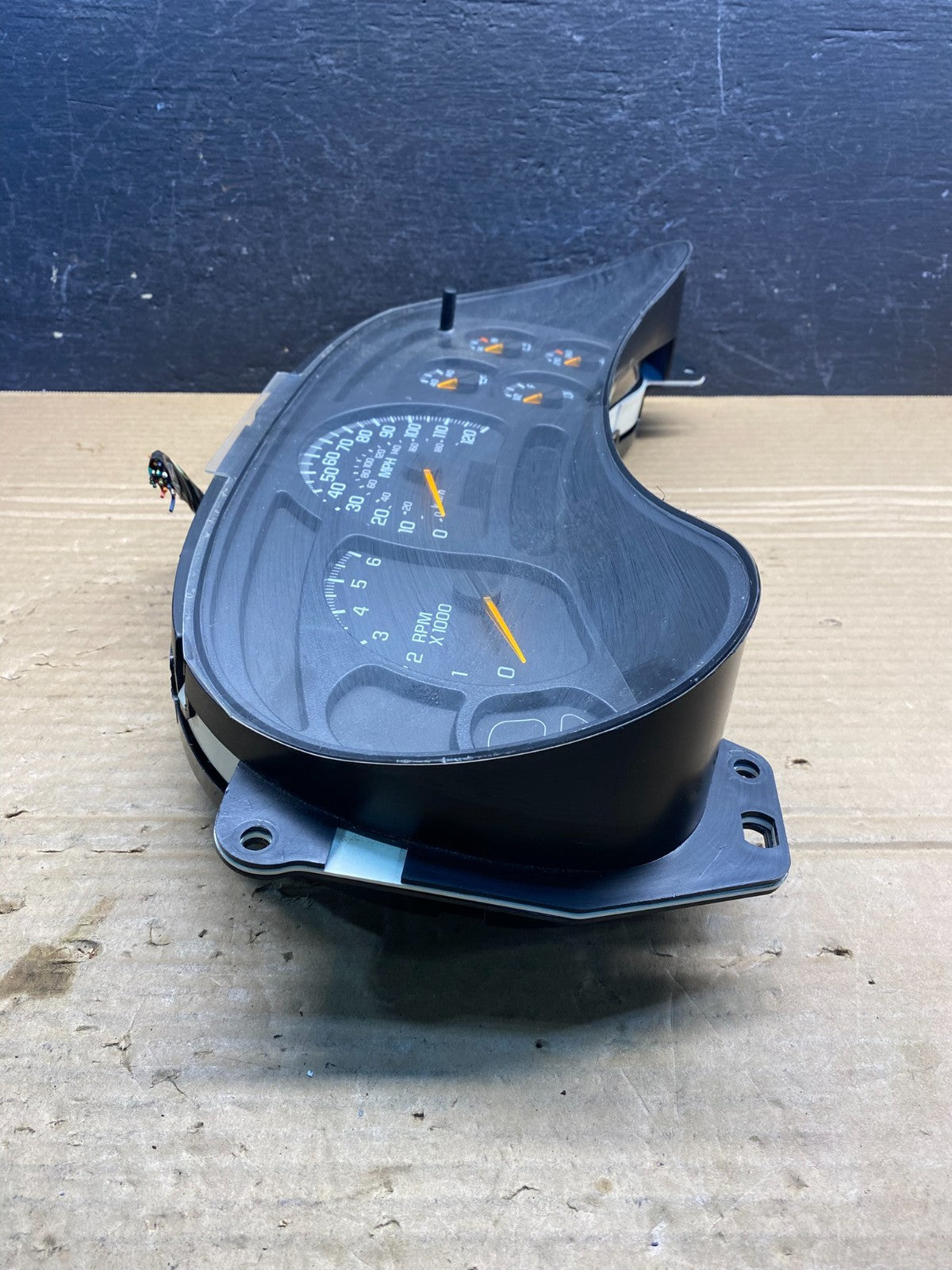 2003 to 2006 Chevrolet Silverado Speedometer Instrument Cluster ae6181 DG1
