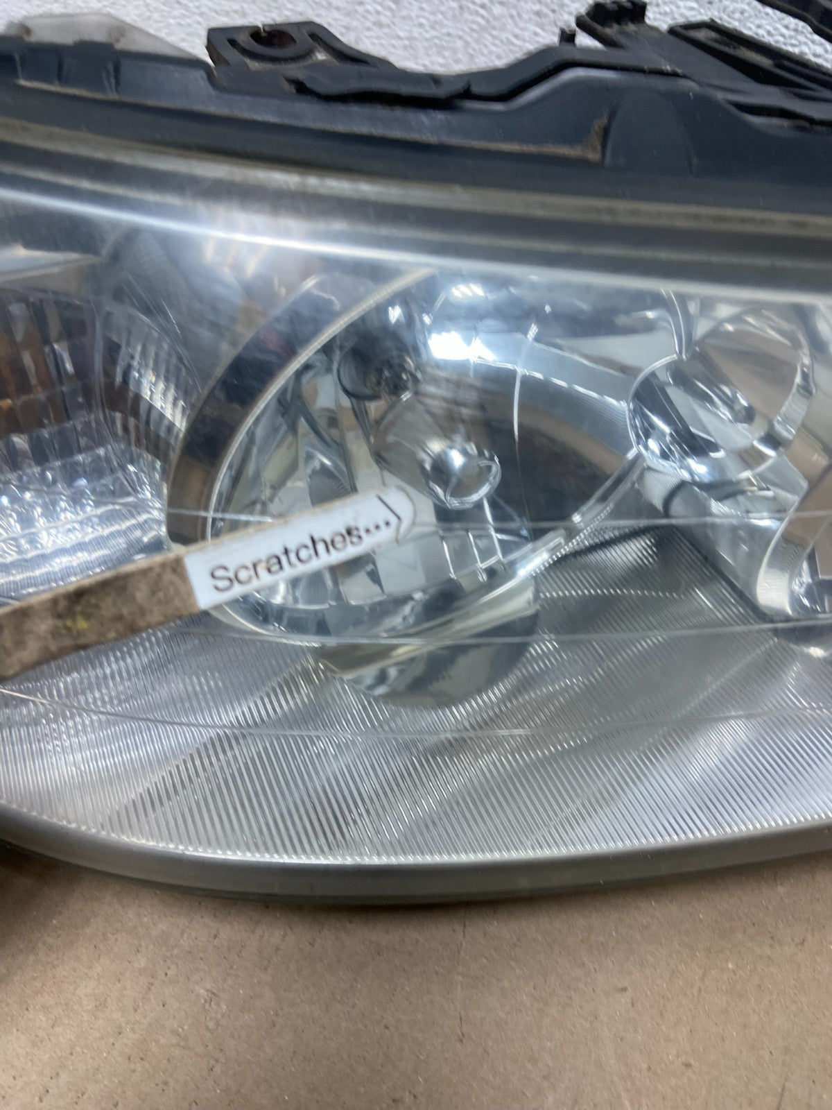 2005 to 2011 Lincoln Town Car Right Passenger Rh Side Headlight AF3029 DW3